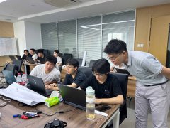 半段则由来自科技企业的首席架构师正在线演示